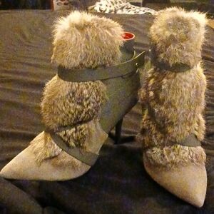 Charles Jourdan leather/suede authentic rabbit fur heels color:grey size:8 1/2
